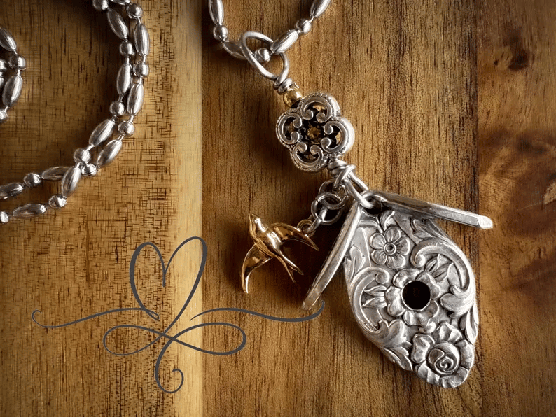 🔥⏰✨The 1951 "Magnolia" Birdhouse Necklace